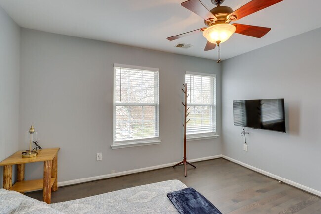 Building Photo - 3102 Hillside Ave