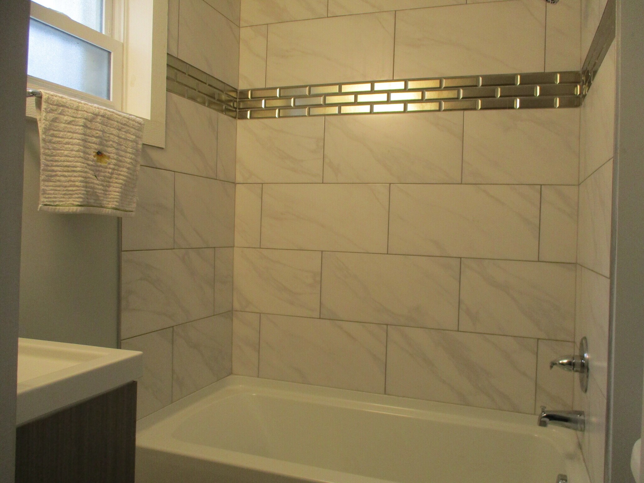Bathroom with ceramic - 461 Broadway St