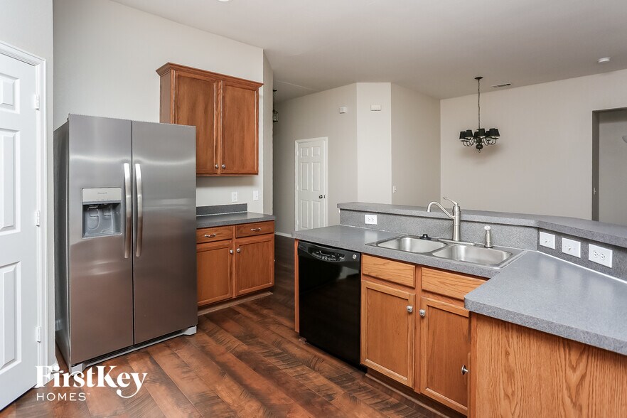 Building Photo - 2852 Maple Creek Dr