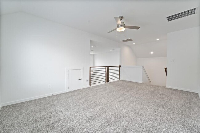 Building Photo - 1689 Daylight Lk Dr