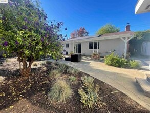 Building Photo - 1248 Hale Dr