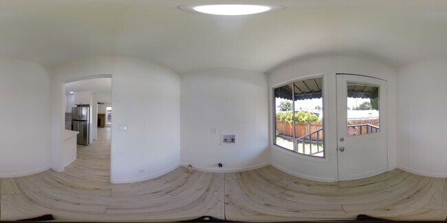 Building Photo - Beautifully Remodeled Detached 2 Bed 1 Bath Home with yard and pet friendly!