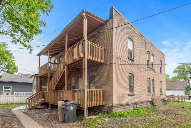 Building Photo - 211 Grotto St N