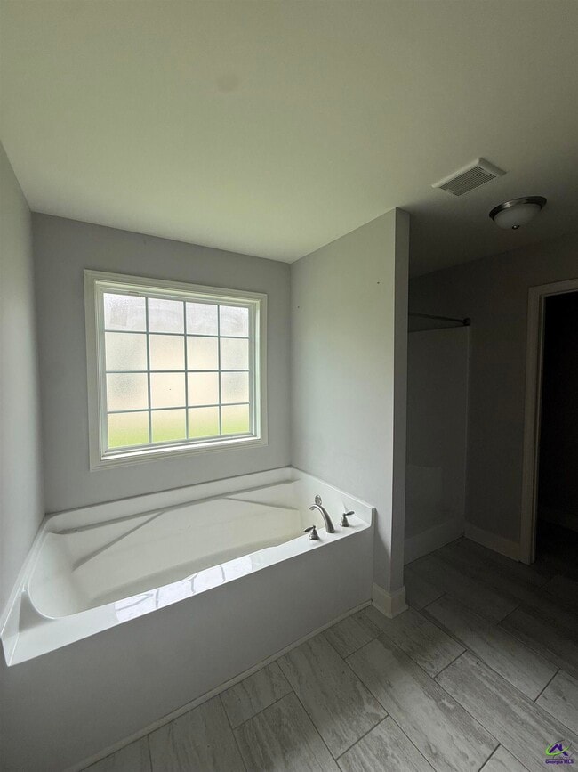 Building Photo - 120 Worchester Cir