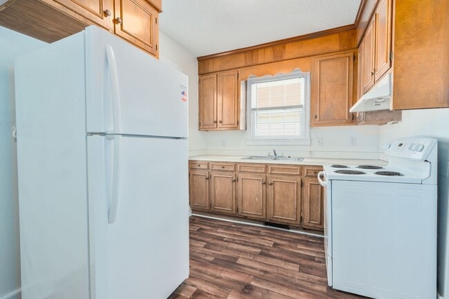 Building Photo - Classic Charleston Home with Modern Comforts!