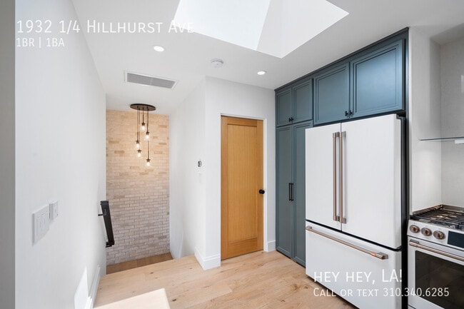 Building Photo - 1932 1/4 Hillhurst Ave-