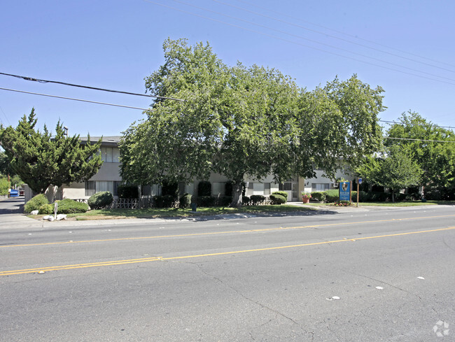 Building Photo - Terry Crest Apartments