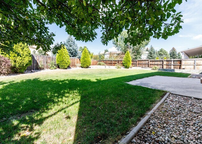 Building Photo - Stunning 5 Bedroom, 3.5 Bath Remodeled Hom...