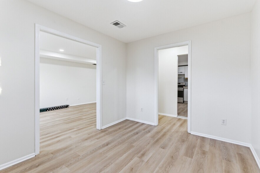 Building Photo - 491 College Dr