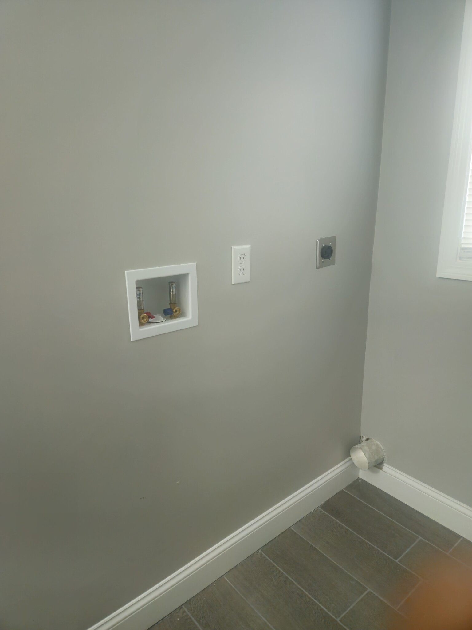 Washer dryer hook up - 41 Raymond St