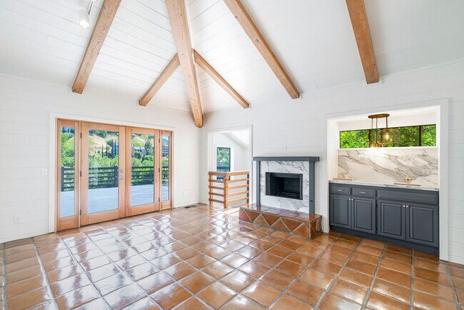 Building Photo - Beautifully Renovated Woodland Hills Home
