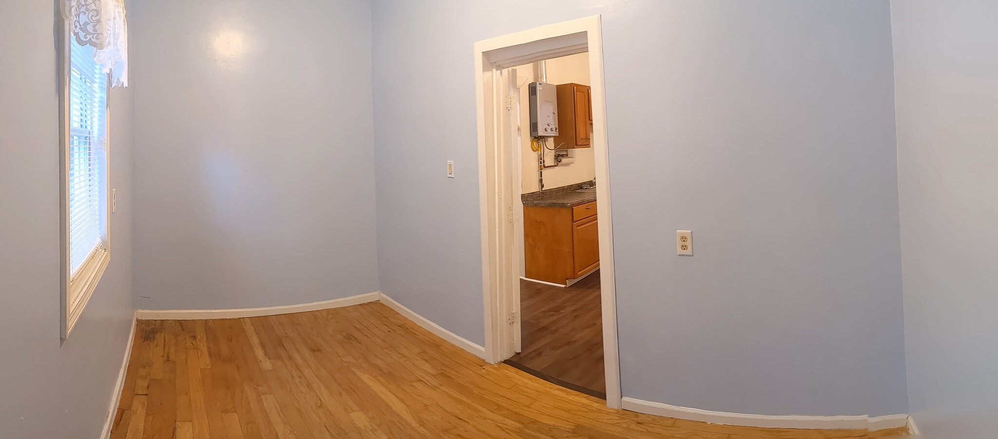 Master bedroom - 2455 W Cortland St