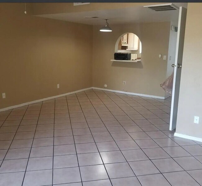 Building Photo - 2/2 townhome 1.3 miles from ASU Campus!