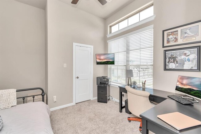 Building Photo - 9423 Starlight Oak Dr