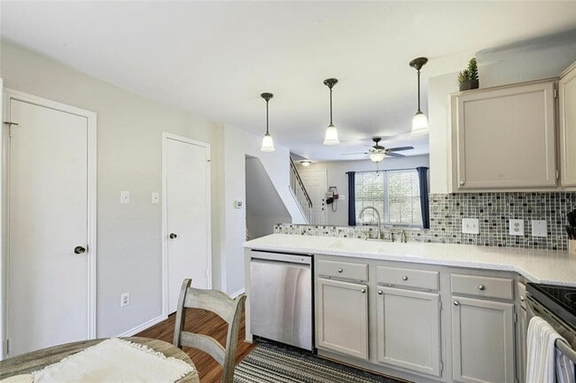 Building Photo - 1411 Gracy Farms Ln