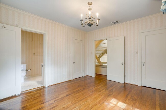 Building Photo - Prime Location- Classic 1936- 3 Bed, 3.5 Bath, Seconds from River Crest Country Club- 76107