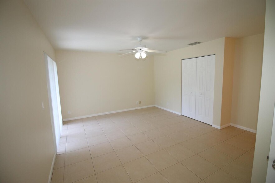 Building Photo - 6076 Strawberry Lakes Cir