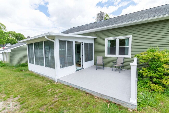 Building Photo - Charming 3BR South Portland Single-Family Home | Sunroom, Garage, Basement Storage & Spacious Yard