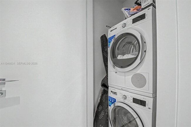 Building Photo - 300 Biscayne Blvd Way