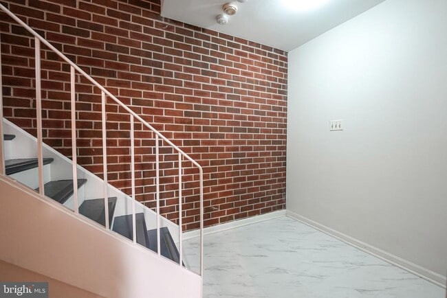 Building Photo - 4908 Sauquoit Ln