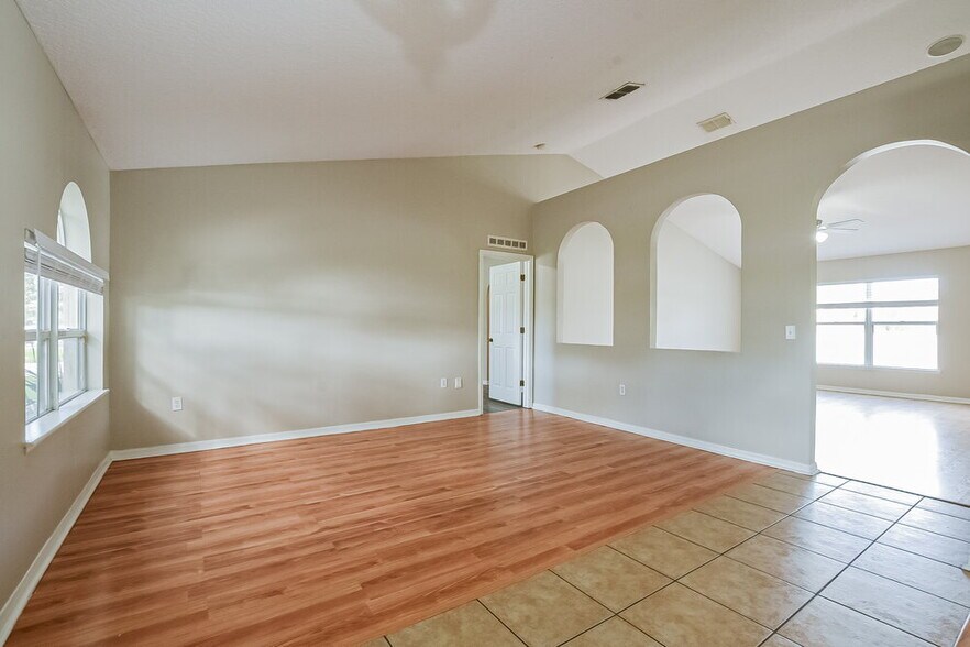 Building Photo - 744 Westcliffe Dr