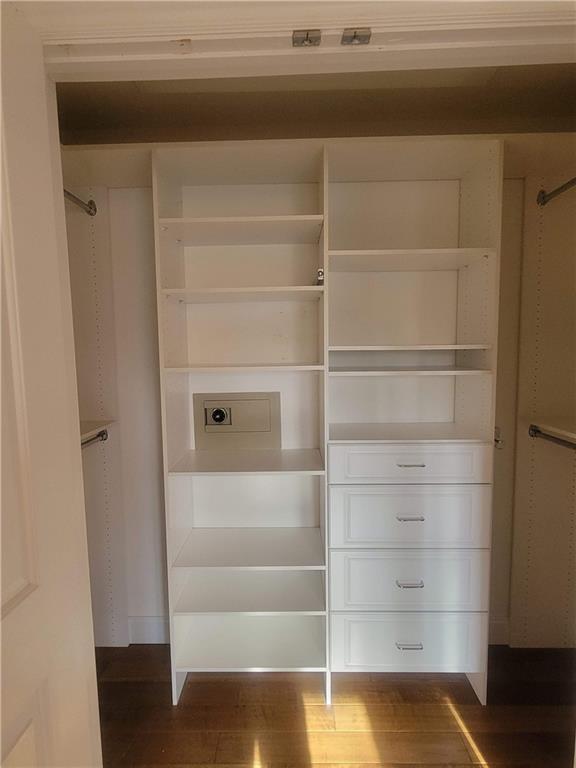 Building Photo - 3740 Clubland Dr