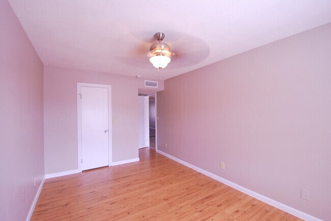Building Photo - Single Family Home
