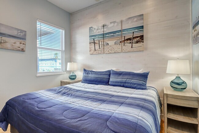 Building Photo - 527 Sand Burr Ln