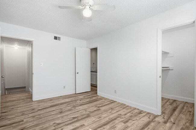Building Photo - 2729 Hurstview Dr