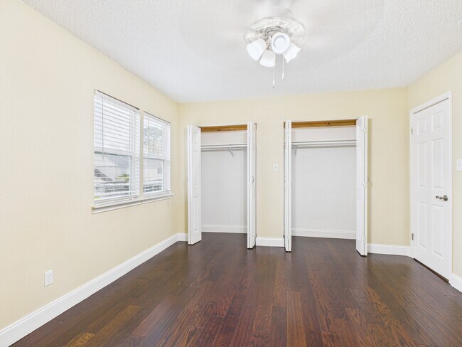 Building Photo - 6416 Bankside Dr