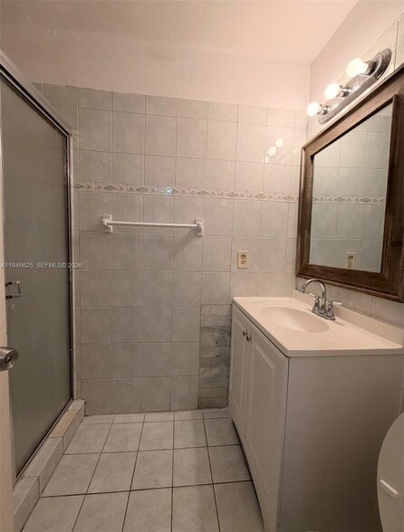 Building Photo - 1900 W 54th St