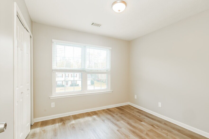 Building Photo - 10841 Paladin Dr