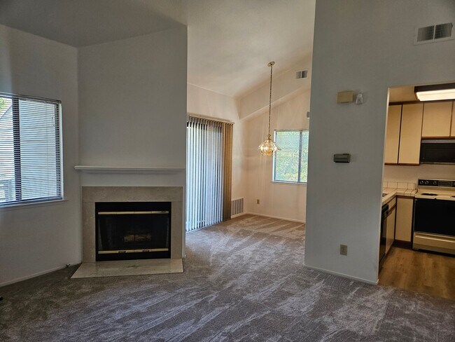 Building Photo - Great Location.... Gorgeous 2 Bedroom 2 Bath End Unit Condo in North San Jose