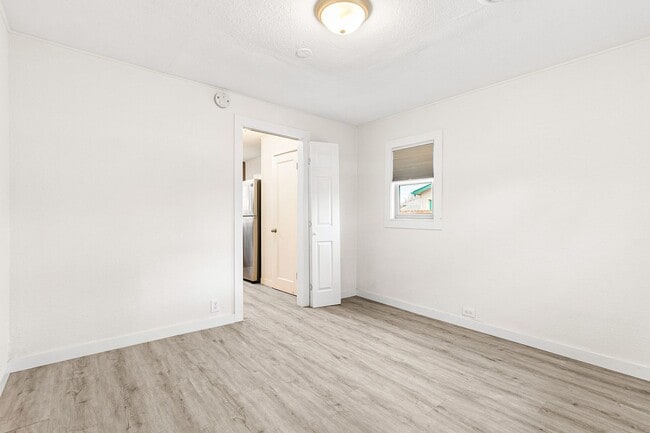 Building Photo - Charming Private 1-Bedroom Carriage House with Modern Amenities in Englewood