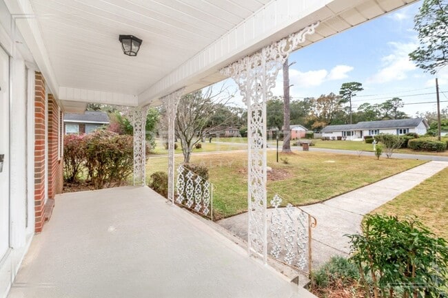 Building Photo - Charming Brick Ranch with Modern Comforts in Mobile!