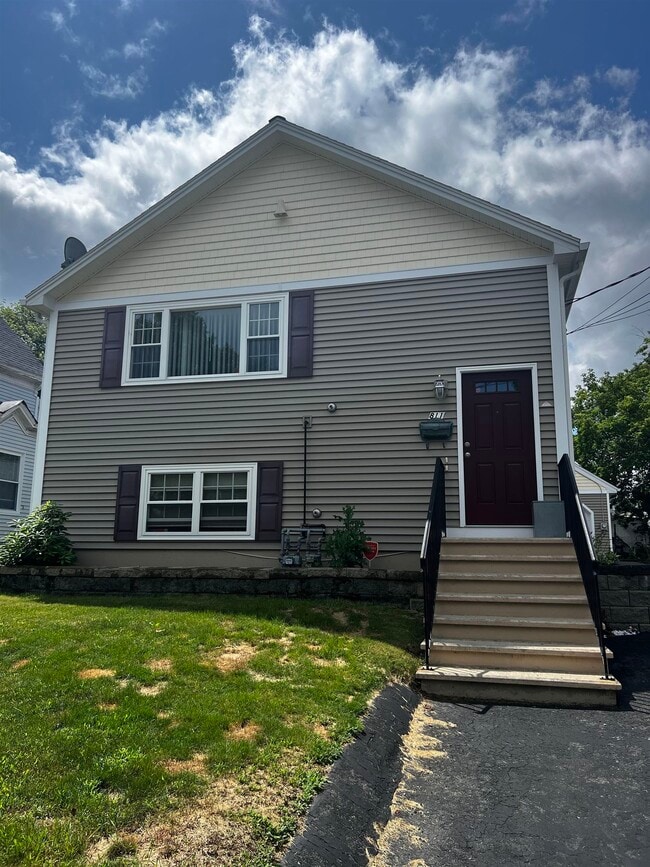 Primary Photo - 811 Dix St