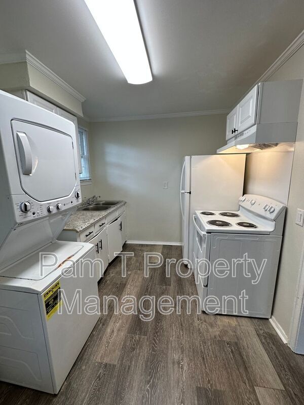 Building Photo - 1130 E 53rd St