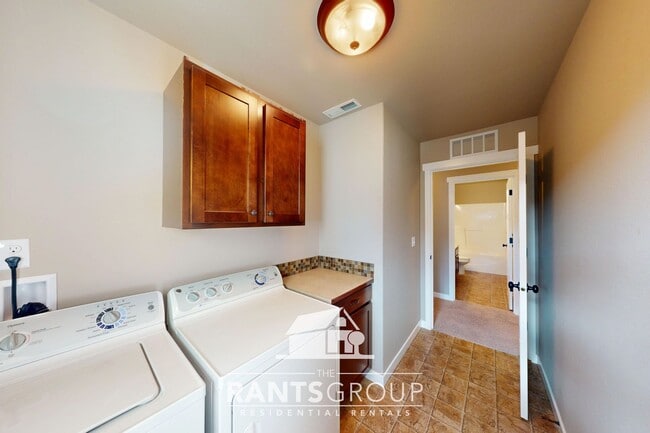 Building Photo - Stunning 4-Bedroom, 2.5 Bathroom Home on a...