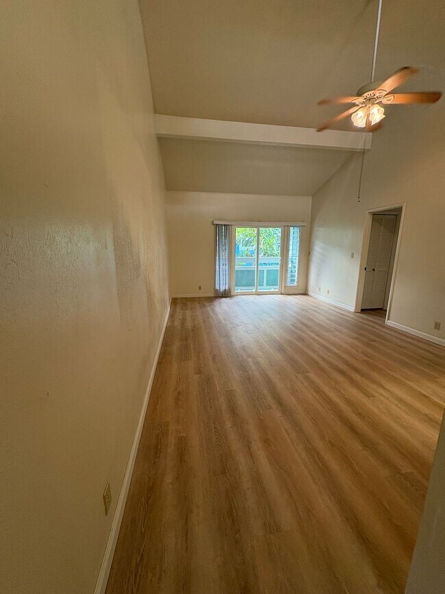 Building Photo - $3,000 / 2-BR / 2-BATH Townhouse with 1 parking Stall - HOKULANI IN KAILUA, 900 sq ft.