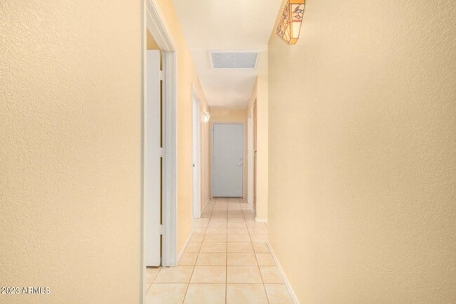 Building Photo - Move In Ready!  3 Bed, 2 Bath w/2 Car Garage