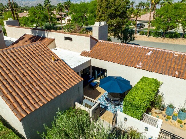 Building Photo - 303 Forest Hills Dr