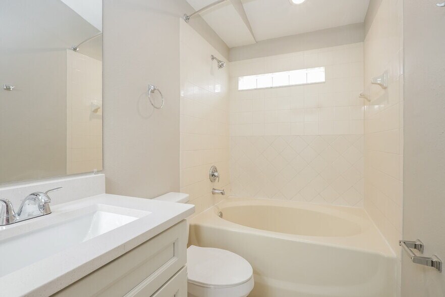 Building Photo - 6859 Bouganvillea Crescent Dr