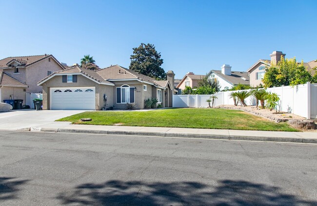 Building Photo - beautifully Updated Single Story Home