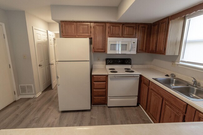 Building Photo - 3705 Hermitage Rd