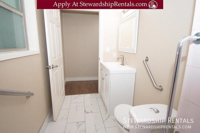 Building Photo - 5017 SE 45th Ave