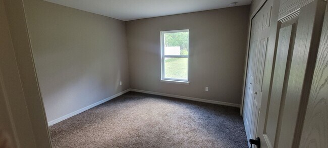 Building Photo - 3/2 Home No HOA Located In Ocala