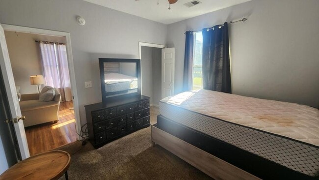 Building Photo - 476 River Oaks Dr