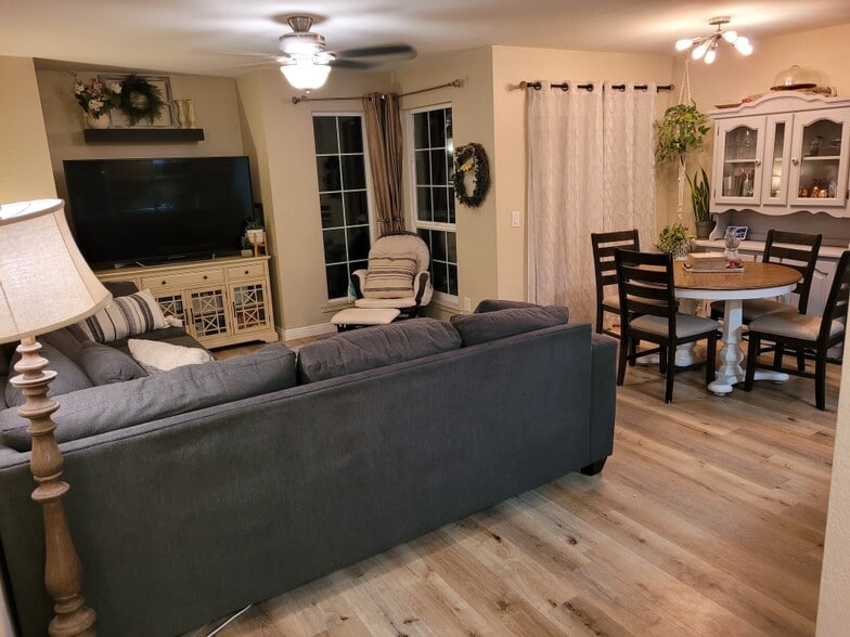Living room - 200 E Southern Ave