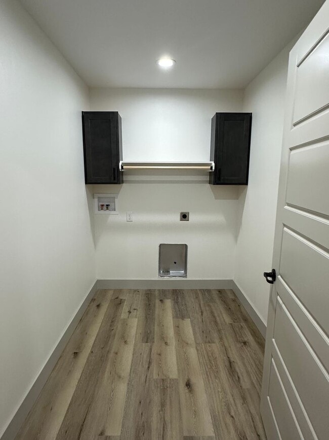 Building Photo - NEW CONSTRUCTION 5 Bed 3 Bath w/ Walk Out ...
