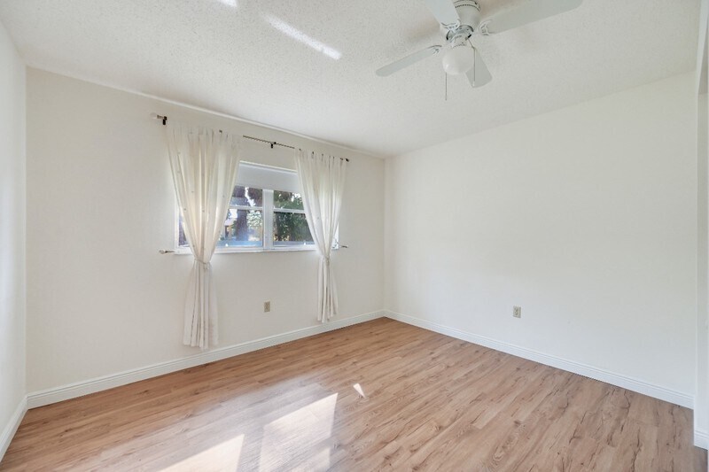 Building Photo - 1624 Whitehead Dr